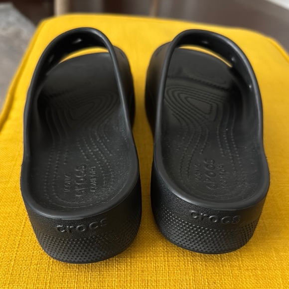 Crocs Women’s Black Slide Sandals NWOT - Picture 2 of 4
